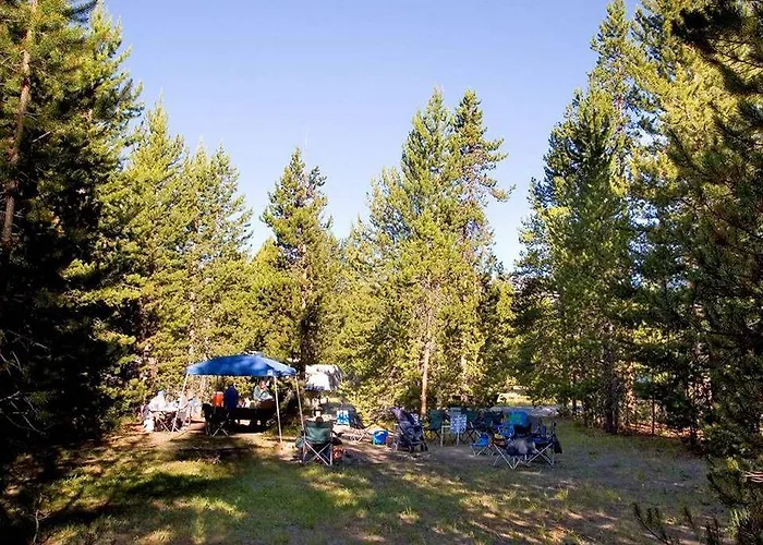 Headwaters & At Flagg Ranch Lodge *