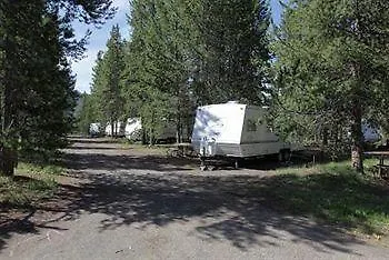 Lodge Headwaters & At Flagg Ranch