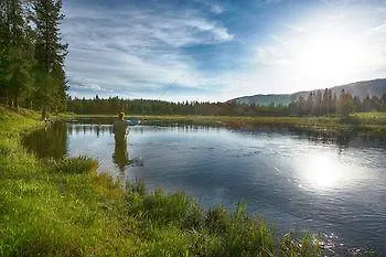 Lodge Headwaters & At Flagg Ranch *