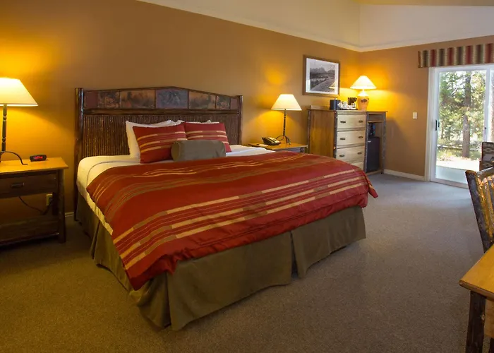 Lodge Headwaters & At Flagg Ranch