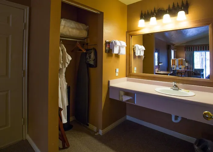 Headwaters & At Flagg Ranch Lodge *